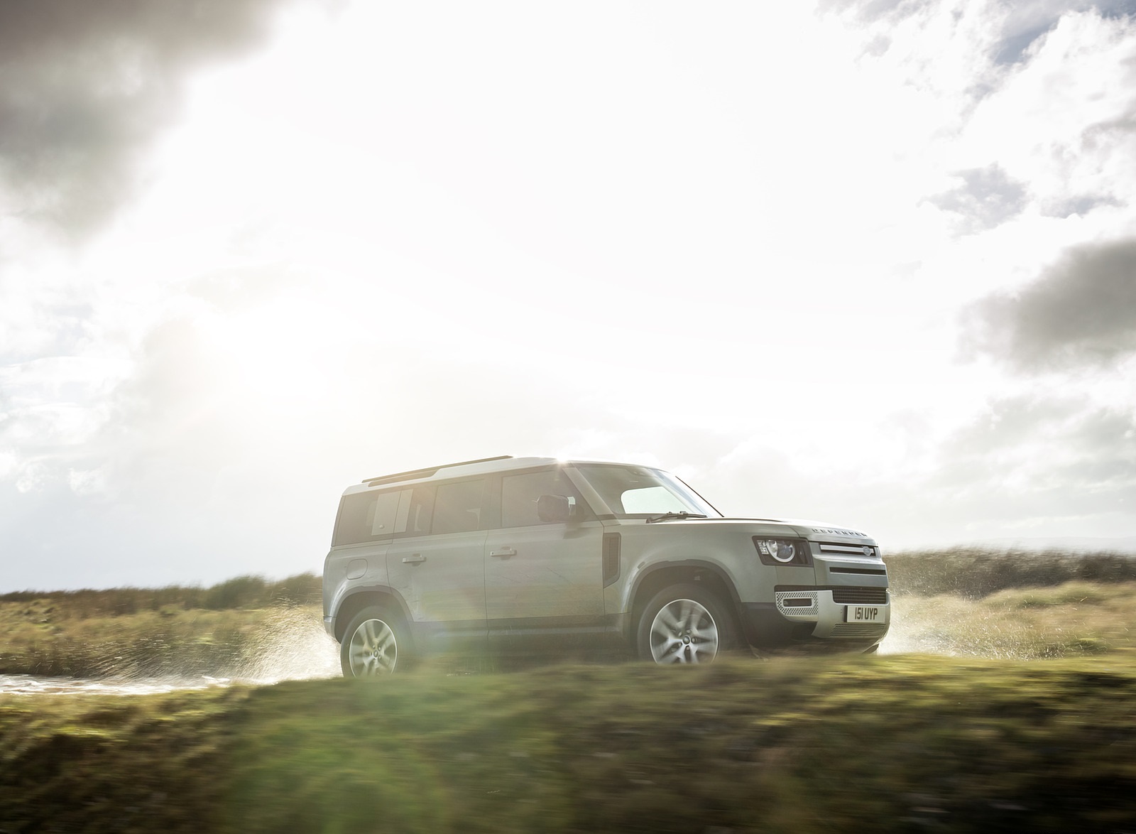 2021 Land Rover Defender Plug-In Hybrid Front Three-Quarter Wallpapers (12)