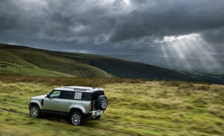 2021 Land Rover Defender Plug-In Hybrid Rear Three-Quarter Wallpapers 450x275 (9)
