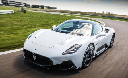 2021 Maserati MC20 (Color: Bianco Audace) Front Three-Quarter Wallpapers 450x275 (59)