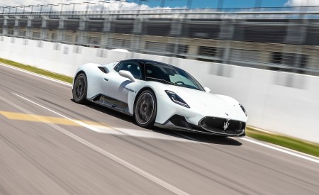 2021 Maserati MC20 (Color: Bianco Audace) Front Three-Quarter Wallpapers 450x275 (53)