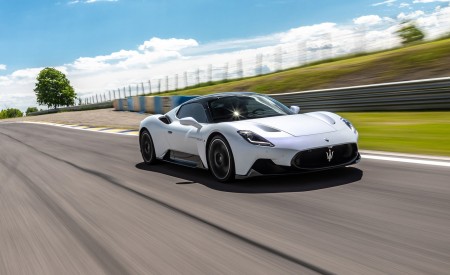 2021 Maserati MC20 (Color: Bianco Audace) Front Three-Quarter Wallpapers 450x275 (42)