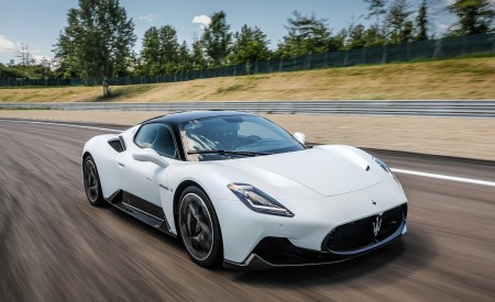 2021 Maserati MC20 (Color: Bianco Audace) Front Three-Quarter Wallpapers 450x275 (60)