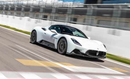 2021 Maserati MC20 (Color: Bianco Audace) Front Three-Quarter Wallpapers 450x275 (54)