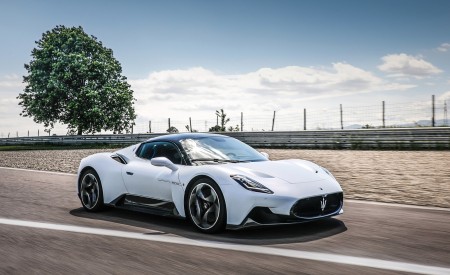 2021 Maserati MC20 (Color: Bianco Audace) Front Three-Quarter Wallpapers 450x275 (61)