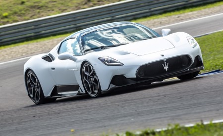 2021 Maserati MC20 (Color: Bianco Audace) Front Three-Quarter Wallpapers 450x275 (45)