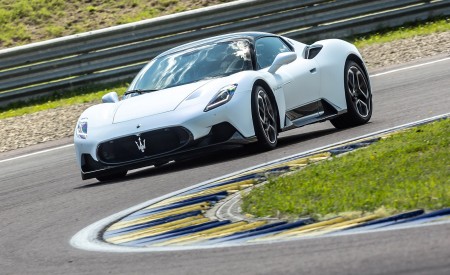 2021 Maserati MC20 (Color: Bianco Audace) Front Three-Quarter Wallpapers 450x275 (47)