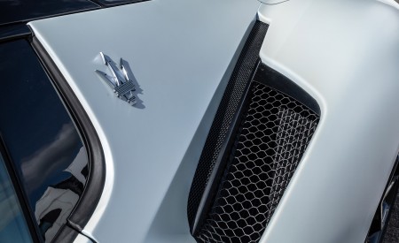 2021 Maserati MC20 (Color: Bianco Audace) Side Vent Wallpapers 450x275 (78)