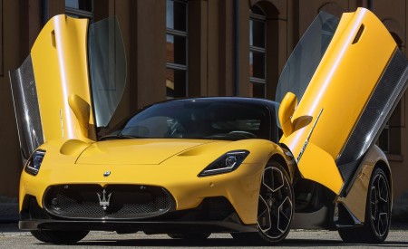 2021 Maserati MC20 Front Three-Quarter Wallpapers 450x275 (13)