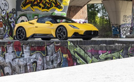 2021 Maserati MC20 Front Three-Quarter Wallpapers 450x275 (14)