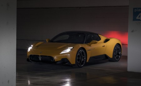 2021 Maserati MC20 Front Three-Quarter Wallpapers 450x275 (10)