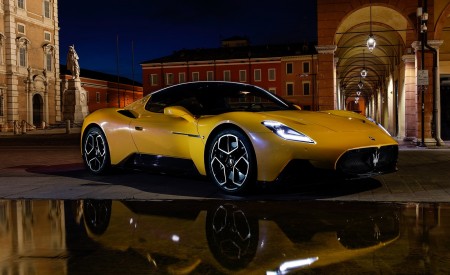 2021 Maserati MC20 Front Three-Quarter Wallpapers 450x275 (7)