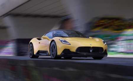 2021 Maserati MC20 Front Three-Quarter Wallpapers 450x275 (8)