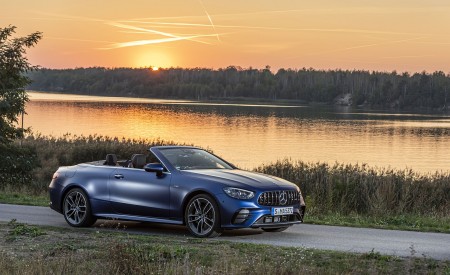 2021 Mercedes-AMG E 53 4MATIC+ Cabriolet (Color: Magno Brilliant Blue) Front Three-Quarter Wallpapers 450x275 (100)