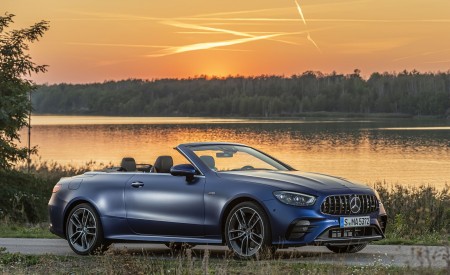2021 Mercedes-AMG E 53 4MATIC+ Cabriolet (Color: Magno Brilliant Blue) Front Three-Quarter Wallpapers  450x275 (99)