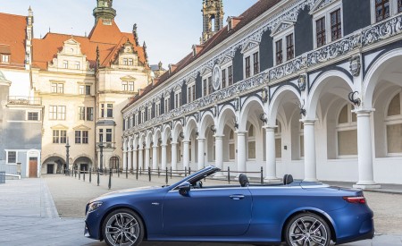 2021 Mercedes-AMG E 53 4MATIC+ Cabriolet (Color: Magno Brilliant Blue) Side Wallpapers 450x275 (72)