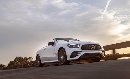 2021 Mercedes-AMG E 53 Cabriolet (US-Spec) Front Three-Quarter Wallpapers 450x275 (3)