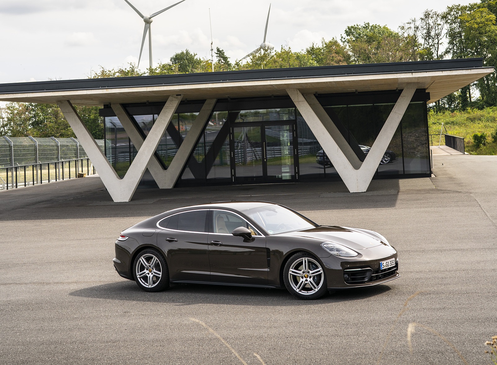 2021 Porsche Panamera 4 (Color: Truffle Brown Metallic) Front Three-Quarter Wallpapers  (7)