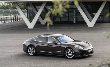 2021 Porsche Panamera 4 (Color: Truffle Brown Metallic) Front Three-Quarter Wallpapers 450x275 (14)