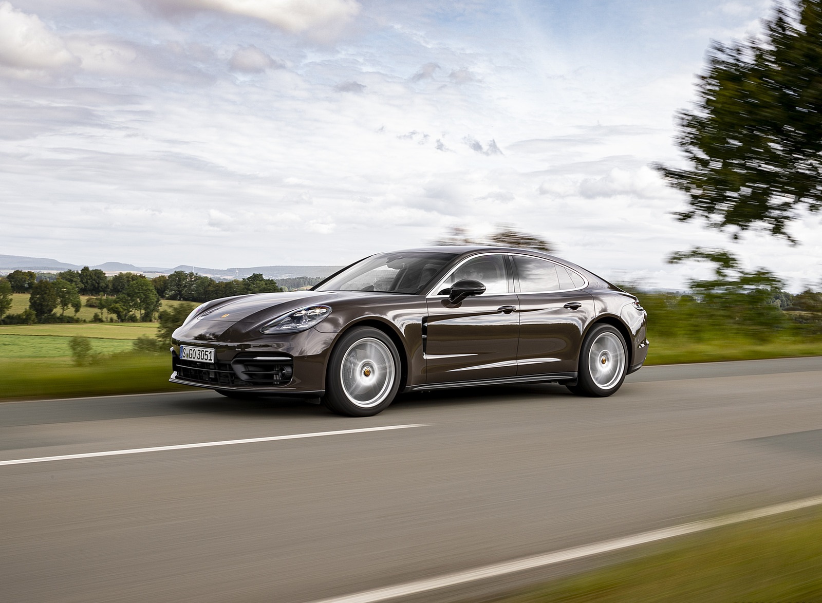 2021 Porsche Panamera 4 (Color: Truffle Brown Metallic) Front Three-Quarter Wallpapers (2)