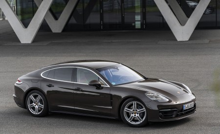 2021 Porsche Panamera 4 (Color: Truffle Brown Metallic) Front Three-Quarter Wallpapers  450x275 (15)