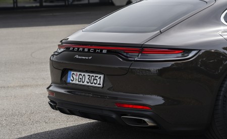 2021 Porsche Panamera 4 (Color: Truffle Brown Metallic) Tail Light Wallpapers 450x275 (20)