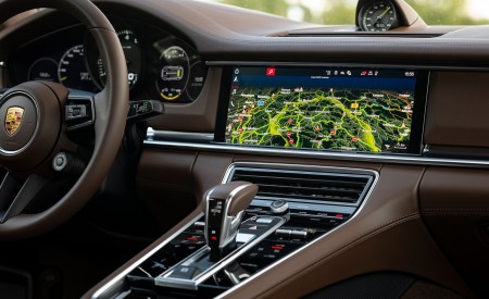 2021 Porsche Panamera 4S E-Hybrid (Color: Gentian Blue Metallic) Central Console Wallpapers 450x275 (102)