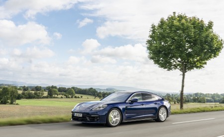 2021 Porsche Panamera 4S E-Hybrid (Color: Gentian Blue Metallic) Front Three-Quarter Wallpapers 450x275 (85)