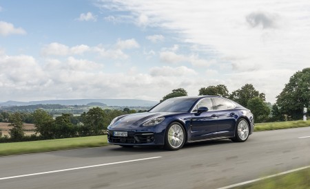 2021 Porsche Panamera 4S E-Hybrid (Color: Gentian Blue Metallic) Front Three-Quarter Wallpapers 450x275 (86)