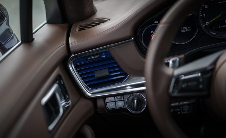 2021 Porsche Panamera 4S E-Hybrid (Color: Gentian Blue Metallic) Interior Detail Wallpapers 450x275 (106)