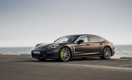 2021 Porsche Panamera 4S E-Hybrid (Color: Truffle Brown Metallic) Front Three-Quarter Wallpapers 450x275 (17)
