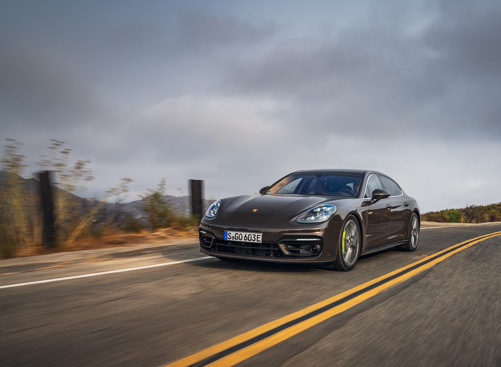2021 Porsche Panamera 4S E-Hybrid (Color: Truffle Brown Metallic) Front Three-Quarter Wallpapers (5)