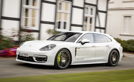 2021 Porsche Panamera 4S E-Hybrid Sport Turismo (Color: Carrara White Metallic) Front Three-Quarter Wallpapers 450x275 (10)