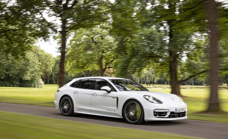2021 Porsche Panamera 4S E-Hybrid Sport Turismo (Color: Carrara White Metallic) Front Three-Quarter Wallpapers 450x275 (2)