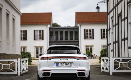 2021 Porsche Panamera 4S E-Hybrid Sport Turismo (Color: Carrara White Metallic) Rear Wallpapers 450x275 (18)