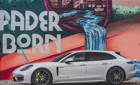 2021 Porsche Panamera 4S E-Hybrid Sport Turismo (Color: Carrara White Metallic) Side Wallpapers 450x275 (29)