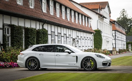 2021 Porsche Panamera 4S E-Hybrid Sport Turismo (Color: Carrara White Metallic) Side Wallpapers 450x275 (19)