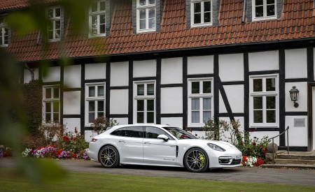 2021 Porsche Panamera 4S E-Hybrid Sport Turismo (Color: Carrara White Metallic) Side Wallpapers 450x275 (21)