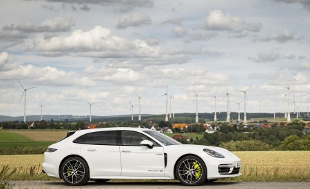 2021 Porsche Panamera 4S E-Hybrid Sport Turismo (Color: Carrara White Metallic) Side Wallpapers 450x275 (8)
