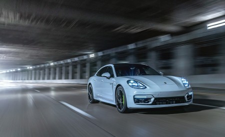 2021 Porsche Panamera 4S E-Hybrid (US-Spec) Front Three-Quarter Wallpapers 450x275 (37)