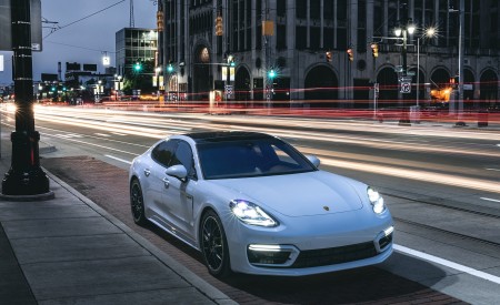 2021 Porsche Panamera 4S E-Hybrid (US-Spec) Front Three-Quarter Wallpapers 450x275 (43)