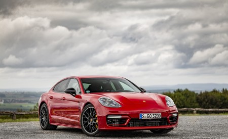 2021 Porsche Panamera GTS (Color: Carmine Red) Front Three-Quarter Wallpapers 450x275 (33)