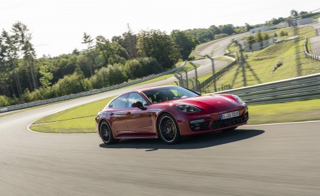 2021 Porsche Panamera GTS (Color: Carmine Red) Front Three-Quarter Wallpapers 450x275 (14)