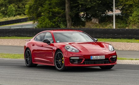 2021 Porsche Panamera GTS (Color: Carmine Red) Front Three-Quarter Wallpapers 450x275 (3)