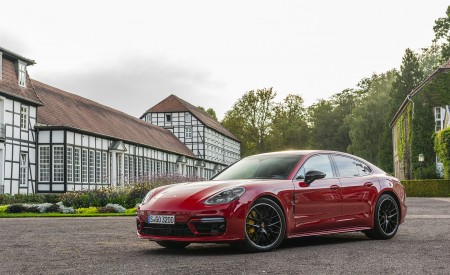 2021 Porsche Panamera GTS (Color: Carmine Red) Front Three-Quarter Wallpapers  450x275 (42)