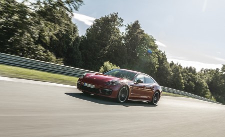 2021 Porsche Panamera GTS (Color: Carmine Red) Front Three-Quarter Wallpapers 450x275 (26)