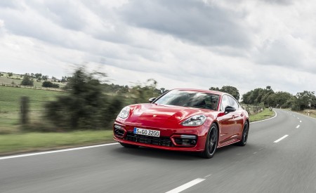 2021 Porsche Panamera GTS (Color: Carmine Red) Front Three-Quarter Wallpapers 450x275 (4)