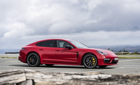 2021 Porsche Panamera GTS (Color: Carmine Red) Front Three-Quarter Wallpapers 450x275 (35)