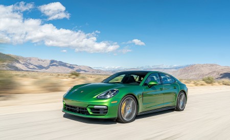 2021 Porsche Panamera GTS (Color: Mamba Green) Front Three-Quarter Wallpapers 450x275 (82)