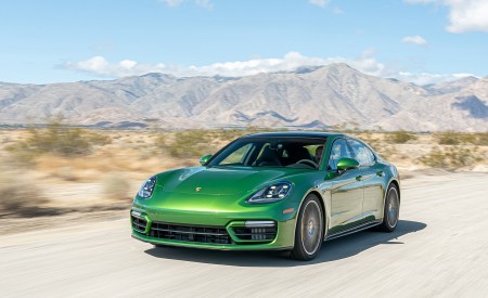 2021 Porsche Panamera GTS (Color: Mamba Green) Front Three-Quarter Wallpapers 450x275 (77)