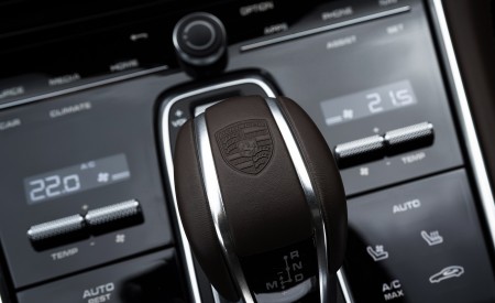 2021 Porsche Panamera Turbo S Executive (Color: Night Blue Metallic) Central Console Wallpapers 450x275 (36)